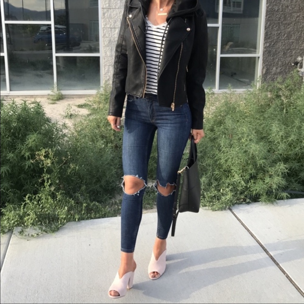 Free People high rise busted knee distressed jeans. 31
